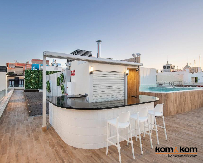 Highbar: Terraza Chill Out en la Azotea del hotel Odissey Room en el centro de Alicante. Proyecto Integral de Kom&Kom